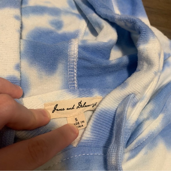 Blue and white tie dye hoodie - Picture 4 of 4